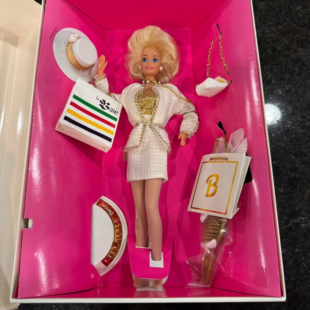 1993 Classique City Style Barbie Doll, NRFB, (10149) Non-Mint Box